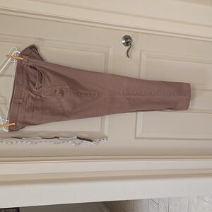 UnderArmour loose tan pants. 36W x 32 L . Deep pockets, super comfy! Great cond!